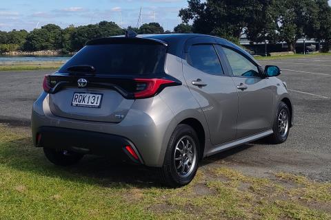 2020 Toyota Yaris Hybrid Z - Thumbnail