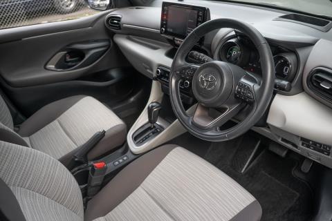 2020 Toyota Yaris Hybrid Z - Thumbnail