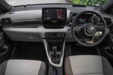 2020 Toyota Yaris Hybrid Z - Thumbnail