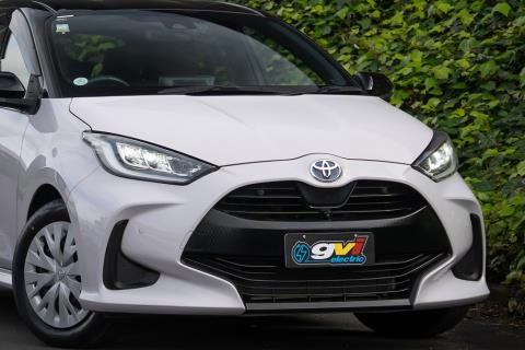 2020 Toyota Yaris Hybrid Z - Thumbnail