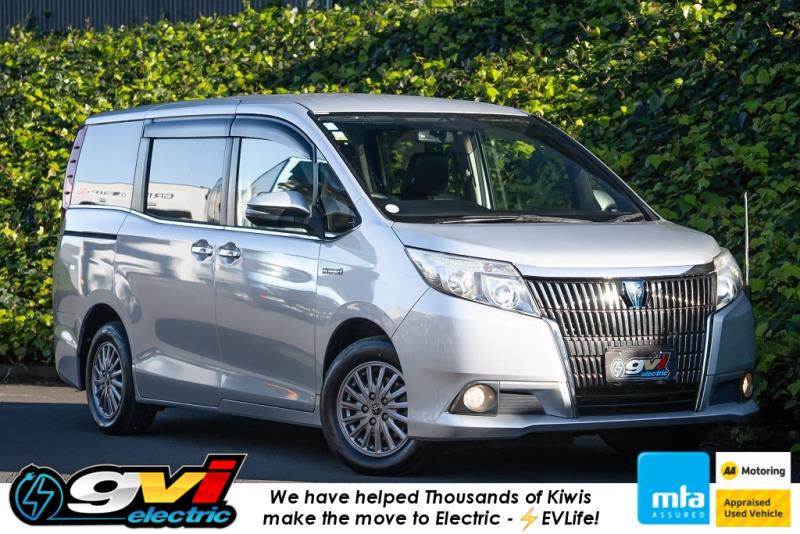 2015 Toyota Noah / Esquire / Voxy