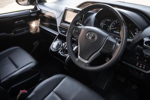 2015 Toyota Noah / Esquire / Voxy - Thumbnail
