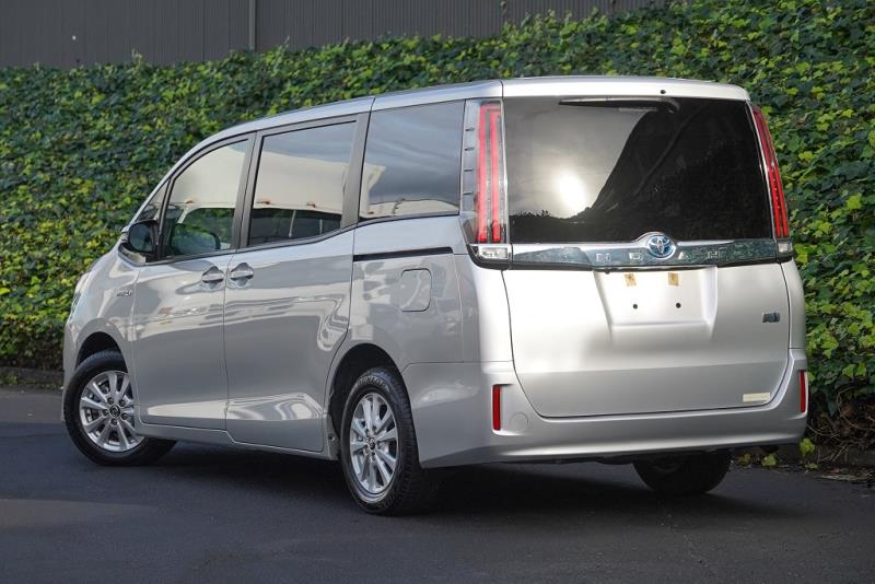 2018 Toyota Noah G / Voxy / Esquire