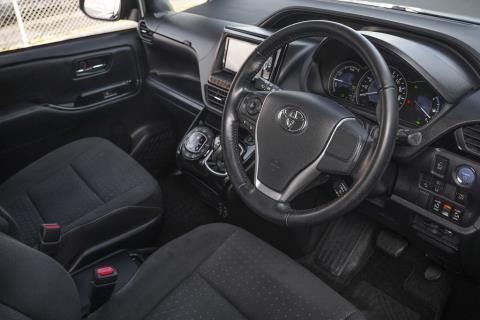 2018 Toyota Noah G / Voxy / Esquire - Thumbnail