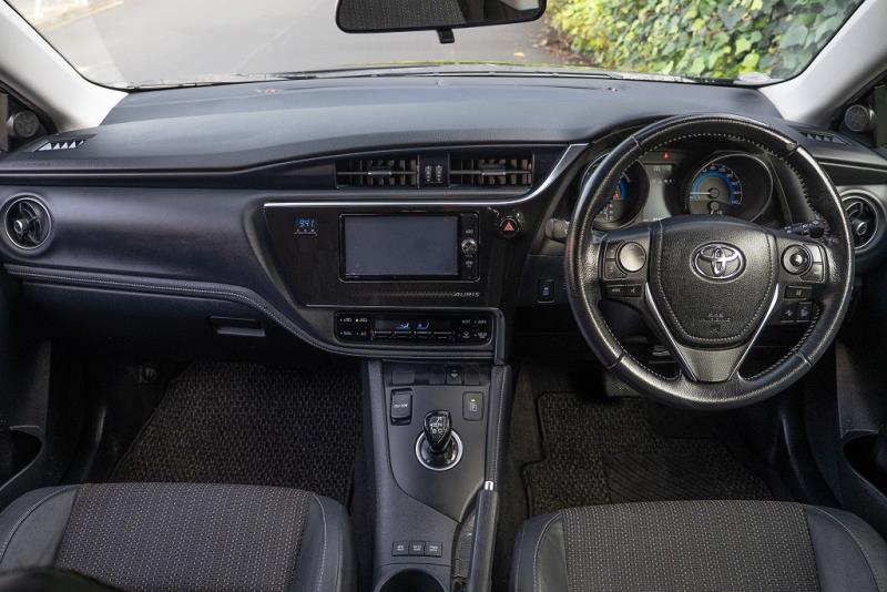 2017 Toyota Auris Hybrid / Corolla