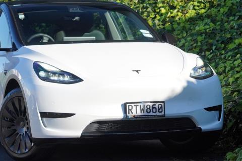 2022 Tesla Model Y RWD 60kWh - Thumbnail