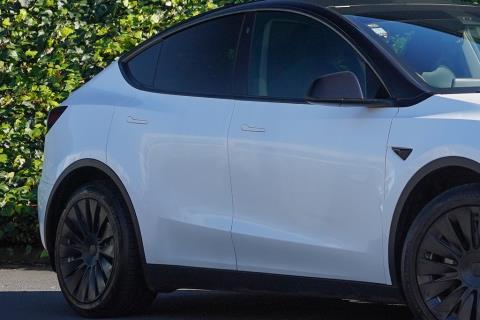 2022 Tesla Model Y RWD 60kWh - Thumbnail