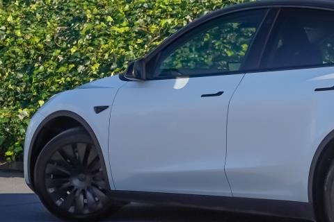 2022 Tesla Model Y RWD 60kWh - Thumbnail