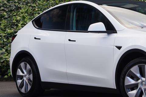 2022 Tesla Model Y RWD 60kWh - Thumbnail