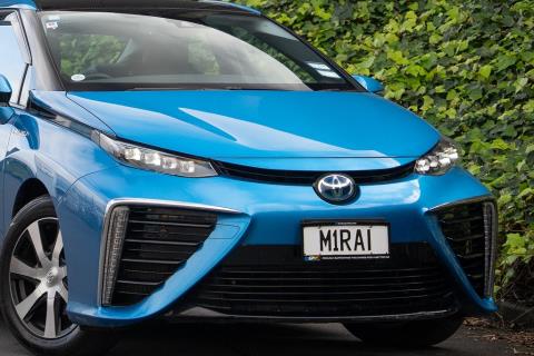 2016 Toyota Mirai - Thumbnail