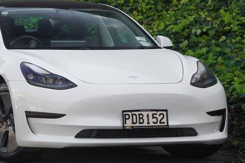 2022 Tesla Model 3 SR+ - Thumbnail