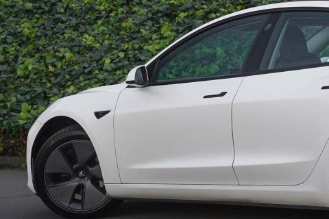 2022 Tesla Model 3 SR+ - Thumbnail