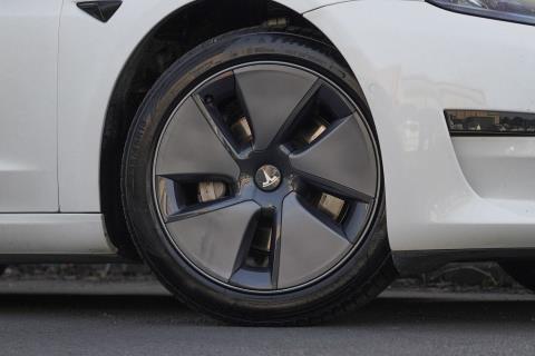 2022 Tesla Model 3 SR+ - Thumbnail