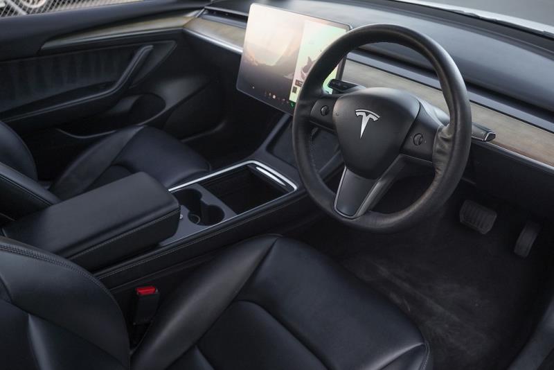 2022 Tesla Model 3 SR+