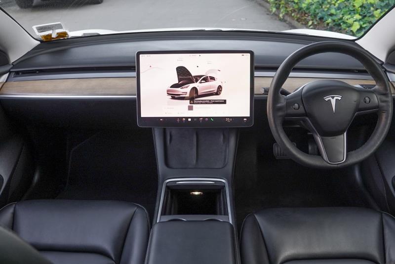 2022 Tesla Model 3 SR+