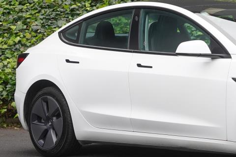 2022 Tesla Model 3 SR+ - Thumbnail