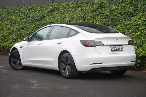 2022 Tesla Model 3 SR+ - Thumbnail
