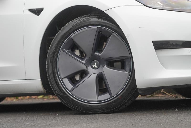 2022 Tesla Model 3 SR+