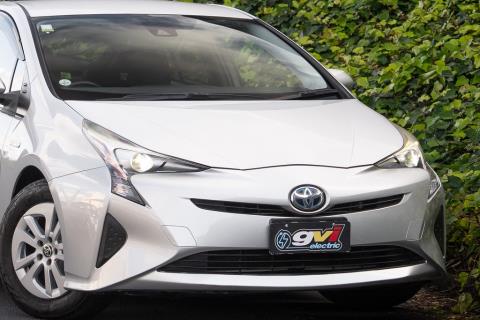 2016 Toyota Prius Hybrid - Thumbnail