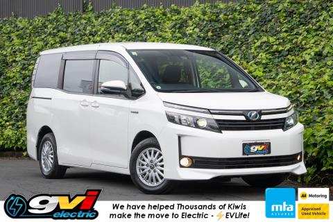 2017 Toyota Voxy Hybrid V / Noah - Thumbnail