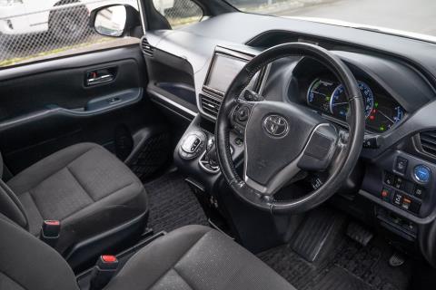 2017 Toyota Voxy Hybrid V / Noah - Thumbnail