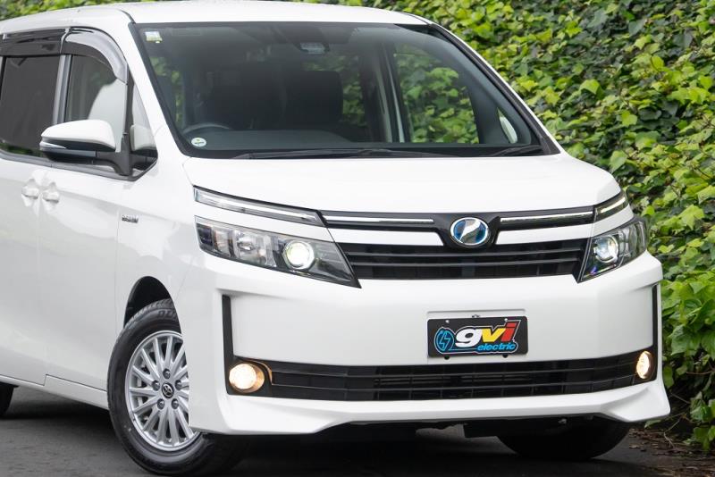 2017 Toyota Voxy Hybrid V / Noah