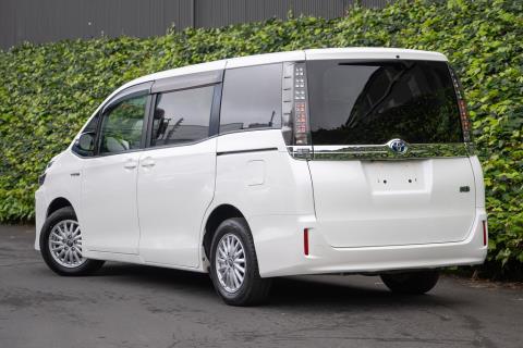 2017 Toyota Voxy Hybrid V / Noah - Thumbnail