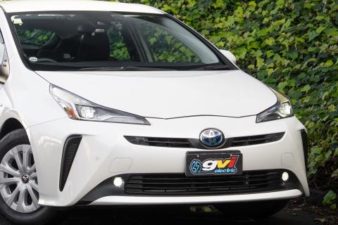 2020 Toyota Prius S - Thumbnail