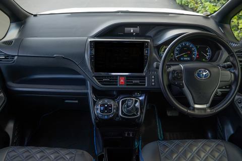2016 Toyota Voxy V Hybrid / Noah - Thumbnail