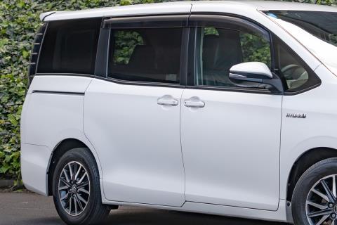 2016 Toyota Voxy V Hybrid / Noah - Thumbnail