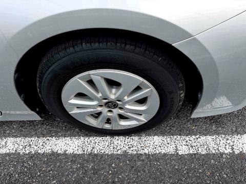 2016 Toyota Prius Hybrid S - Thumbnail