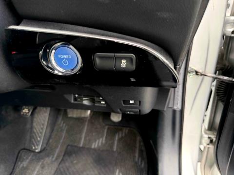 2016 Toyota Prius Hybrid S - Thumbnail