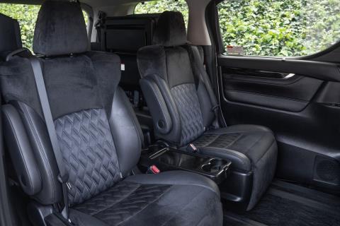2015 Toyota Vellfire Hybrid ZR E-Four - Thumbnail