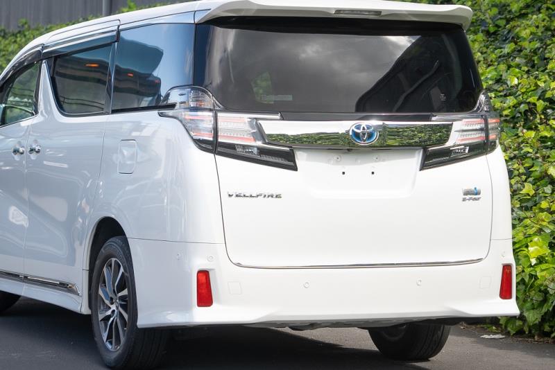 2015 Toyota Vellfire Hybrid ZR E-Four