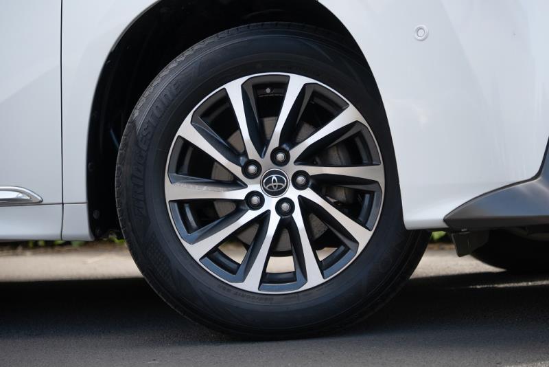 2015 Toyota Vellfire Hybrid ZR E-Four