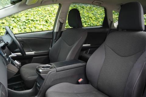 2014 Toyota Prius Alpha S Touring - Thumbnail