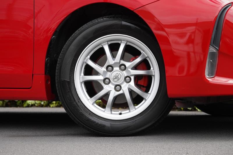 2014 Toyota Prius Alpha S Touring