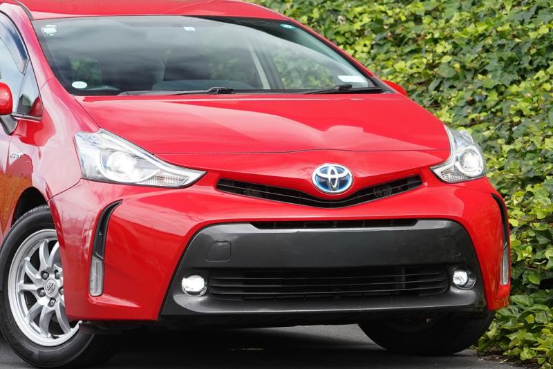 2014 Toyota Prius Alpha S Touring