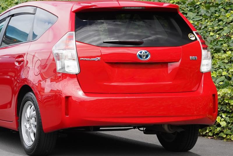 2014 Toyota Prius Alpha S Touring
