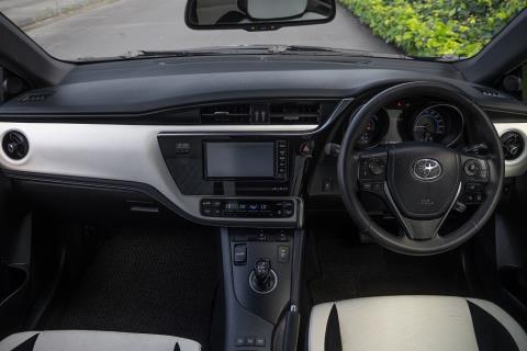 2017 Toyota Auris Hybrid / Corolla - Thumbnail