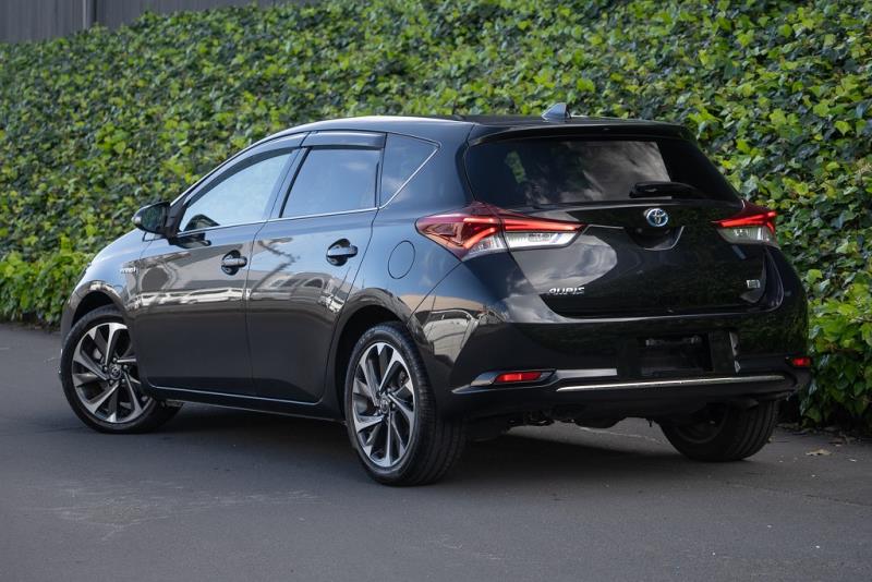 2017 Toyota Auris Hybrid / Corolla