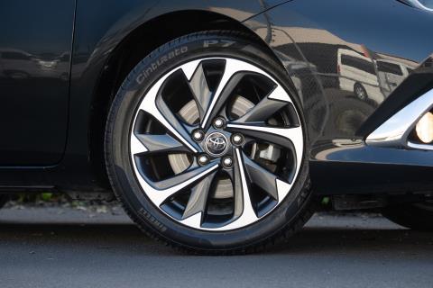 2017 Toyota Auris Hybrid / Corolla - Thumbnail