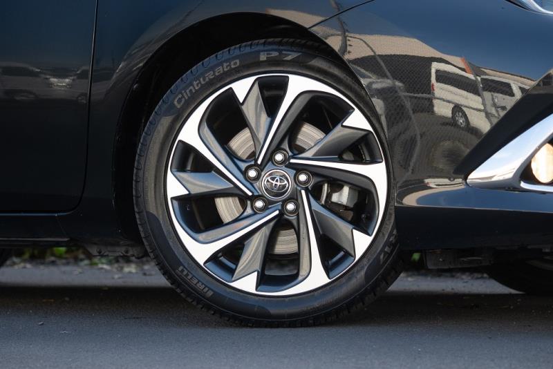 2017 Toyota Auris Hybrid / Corolla