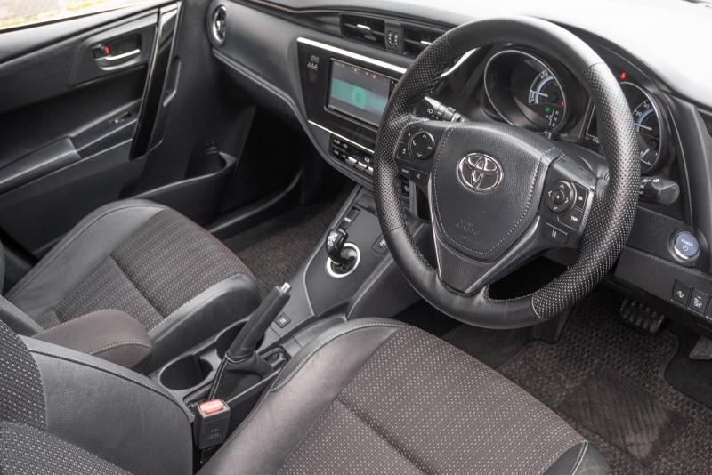 2016 Toyota Auris Hybrid / Corolla