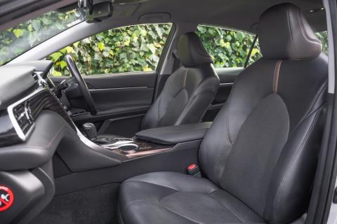 2017 Toyota Camry Hybrid G - Thumbnail