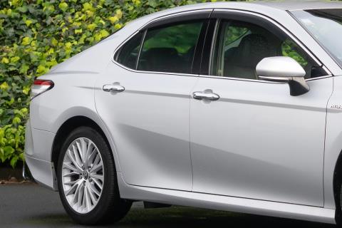 2017 Toyota Camry Hybrid G - Thumbnail