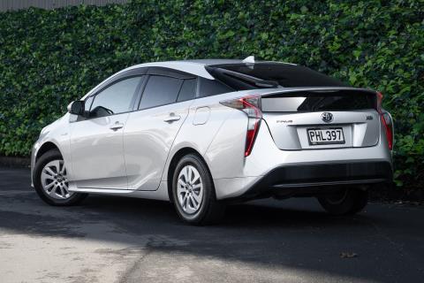 2017 Toyota Prius S Hybrid - Thumbnail