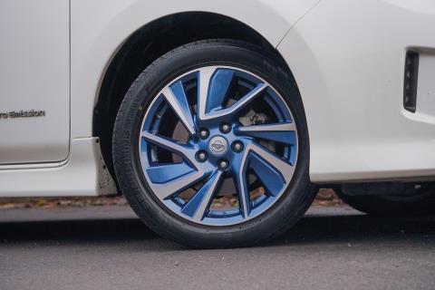 2017 Nissan Leaf 30X Autech - Thumbnail