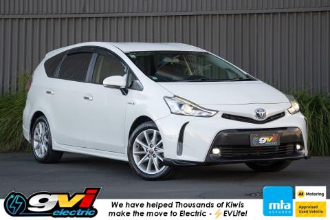 2015 Toyota Prius Alpha S Touring - Thumbnail