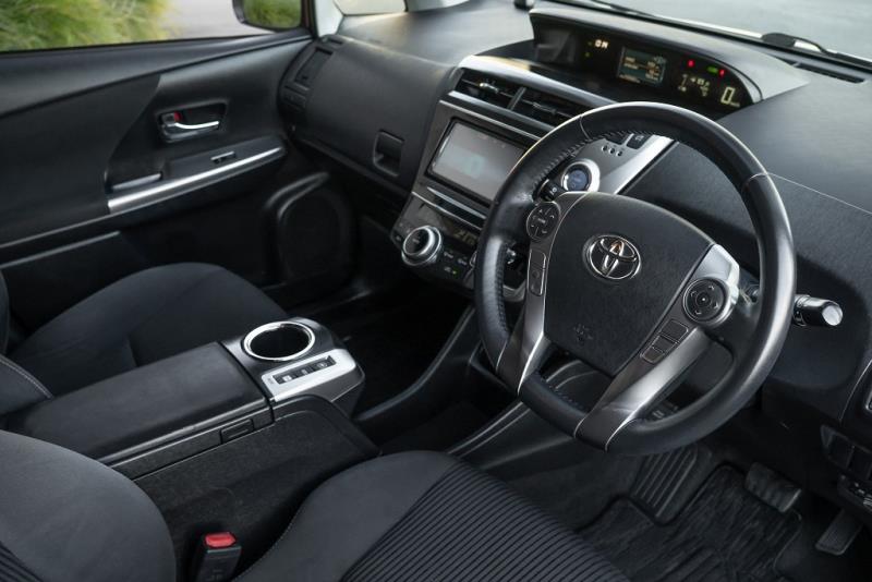2015 Toyota Prius Alpha S Touring